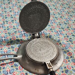 Scandinavian Krumkake Iron